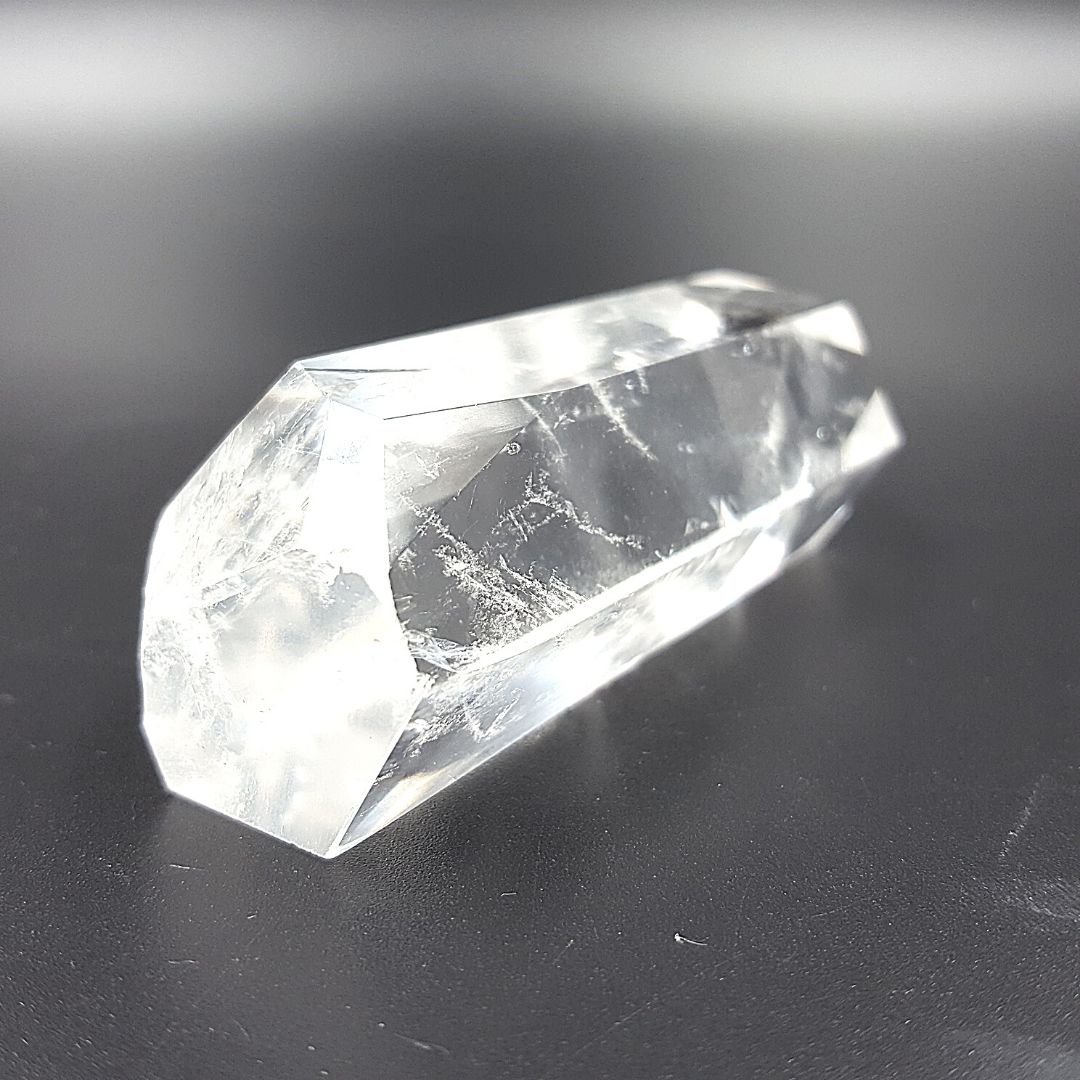 Cuarzo Cristal Punta Generador 81 -87 g 7 cm Altura