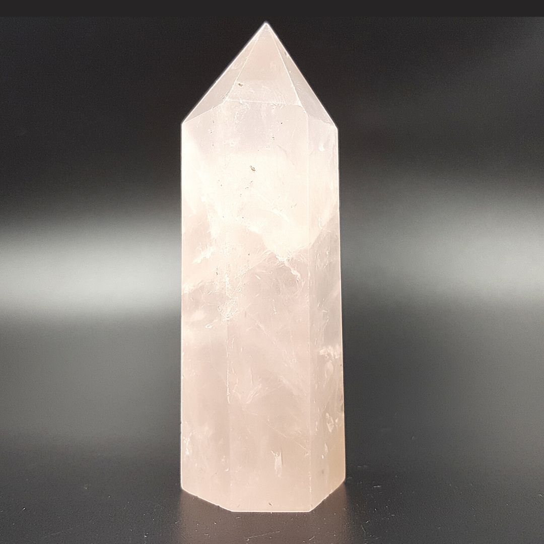 Punta Obelisco de Cuarzo Rosa Natural 80 - 85 g 7.5 cm Altura