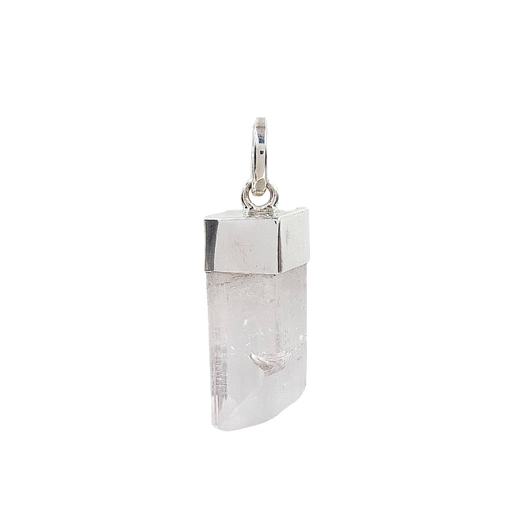 Dije punta de Danburita Natural en Bruto en Plata 925