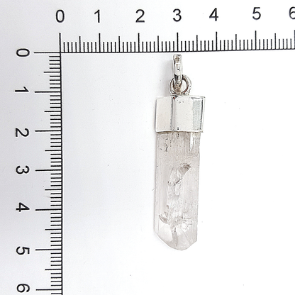 Dije punta de Danburita Natural en Bruto en Plata 925