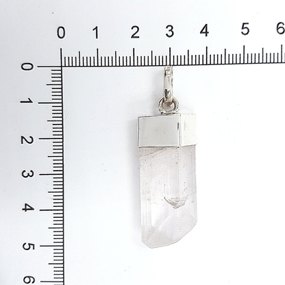 Dije punta de Danburita Natural en Bruto en Plata 925